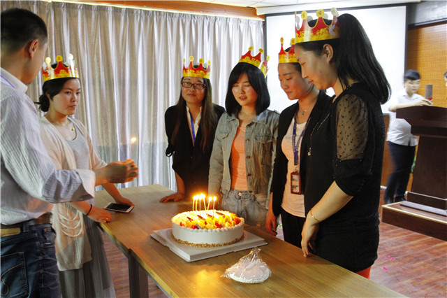 4月員工生日會(huì),五朵金花合影
