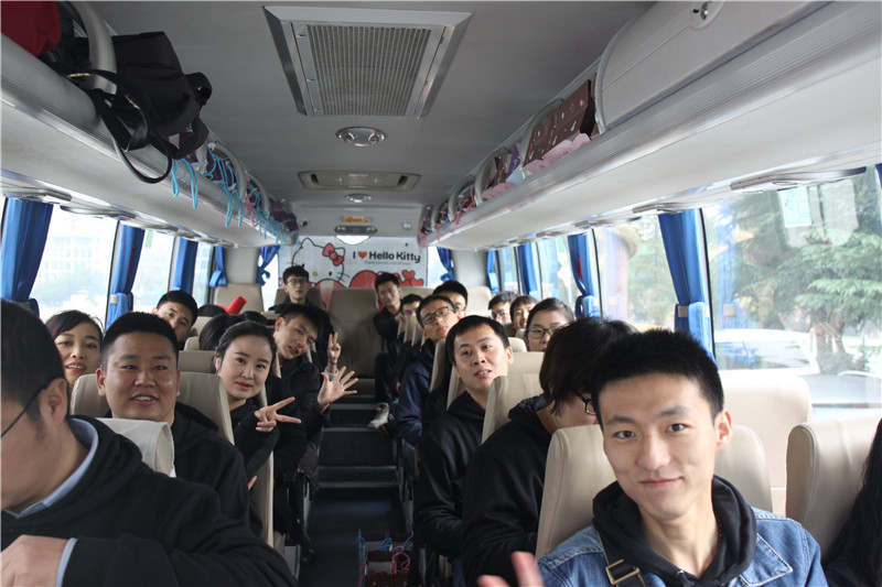 “暖心公益行 天互在行動 關(guān)愛涇陽留守貧困兒童愛心捐贈活動”員工整裝出發(fā)