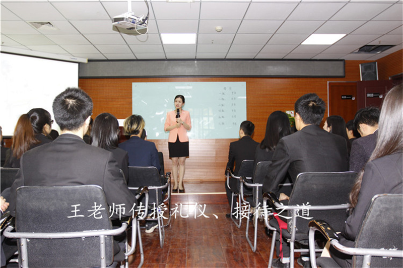  3·15“半小時”服務(wù)質(zhì)量月及專業(yè)禮儀培訓(xùn)