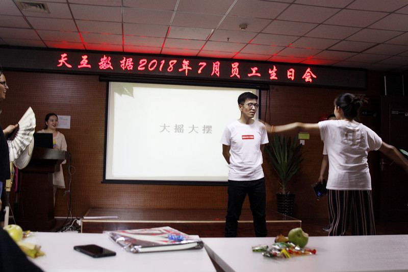 你來比劃我來猜”，默契度和演技大考驗(yàn)