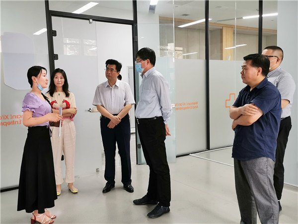 百度智能云陜西服務(wù)中心品牌部負責人介紹展廳規(guī)劃